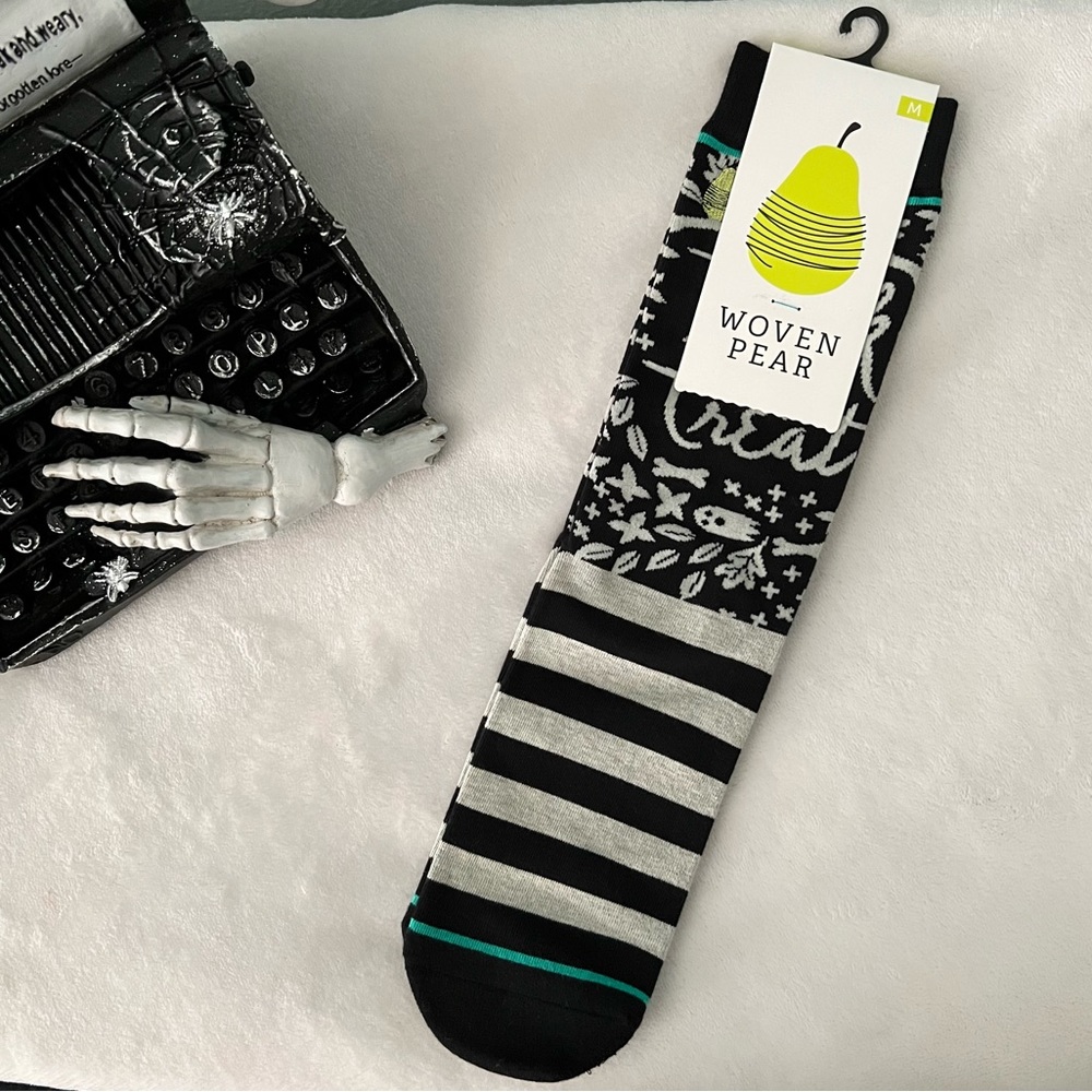 NWT Woven Pear Halloween Ghost Striped Crew Socks